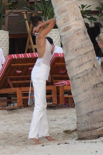 🔥 Bella hadid  page leaked private photo uncensored full