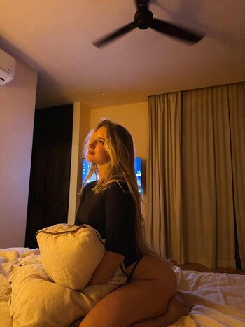 🔥 Caroline zalog  page leaked private photo uncensored full