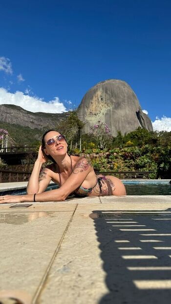 🔥 Embarquenasmilhas page leaked private photo uncensored full