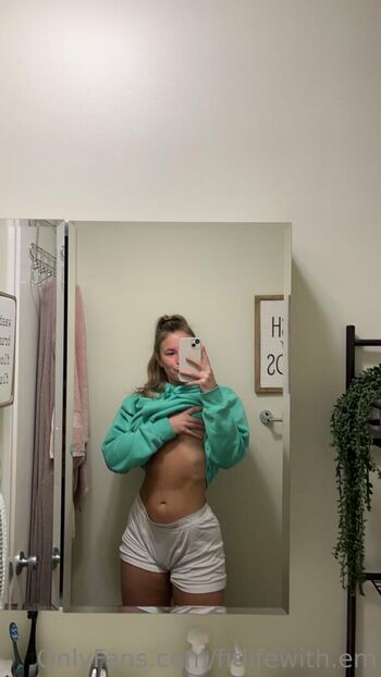 🔥 Fitlifewith em  page leaked private photo uncensored full