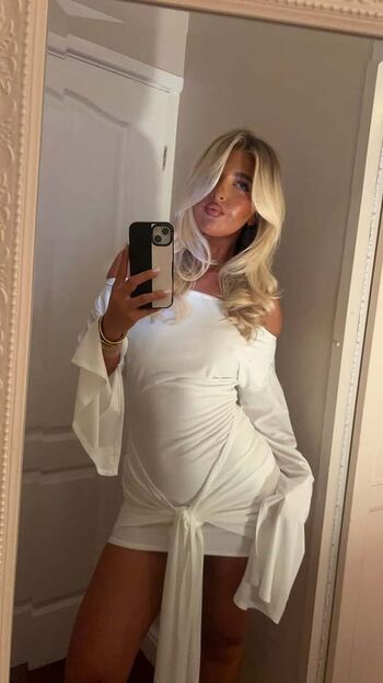 🔥 Izzytaffs page leaked private photo uncensored full