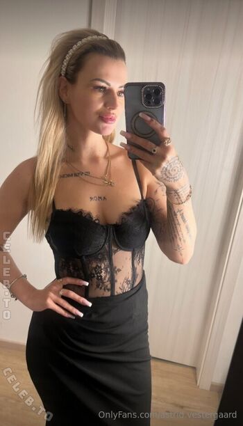 🔥 Karolinka ofi page leaked private photo uncensored full