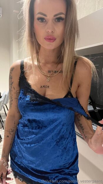 🔥 Karolinka ofi page leaked private photo uncensored full
