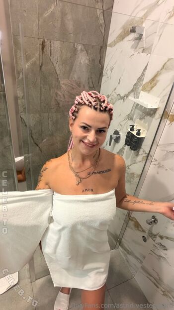 🔥 Karolinka ofi page leaked private photo uncensored full