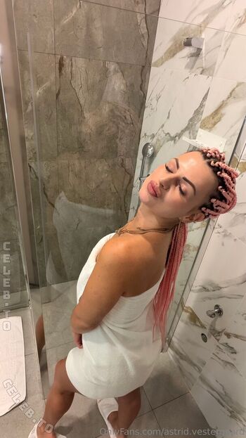 🔥 Karolinka ofi page leaked private photo uncensored full