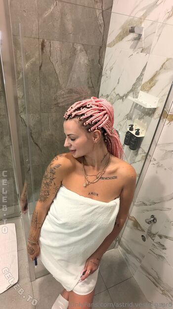 🔥 Karolinka ofi page leaked private photo uncensored full