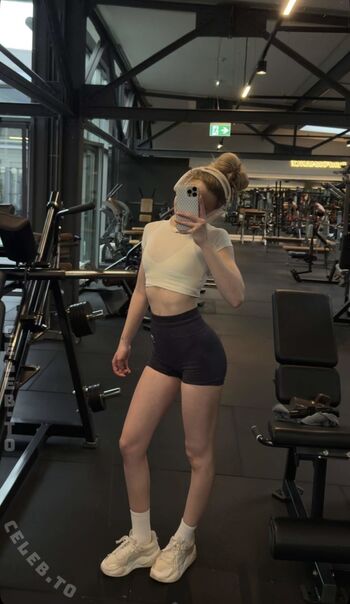 🔥 Lea peach  page leaked private photo uncensored full