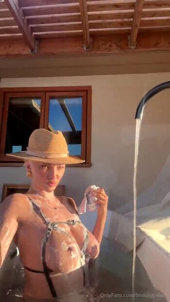🔥 Lindsey pelas  page leaked private photo uncensored full