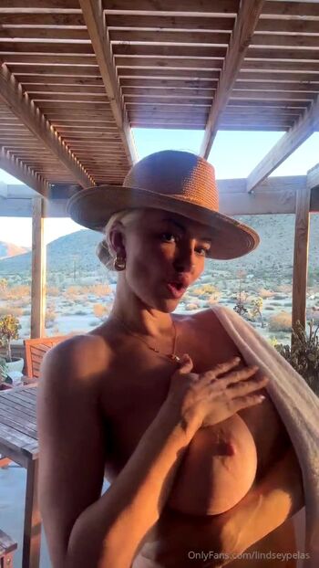 🔥 Lindsey pelas  page leaked private photo uncensored full