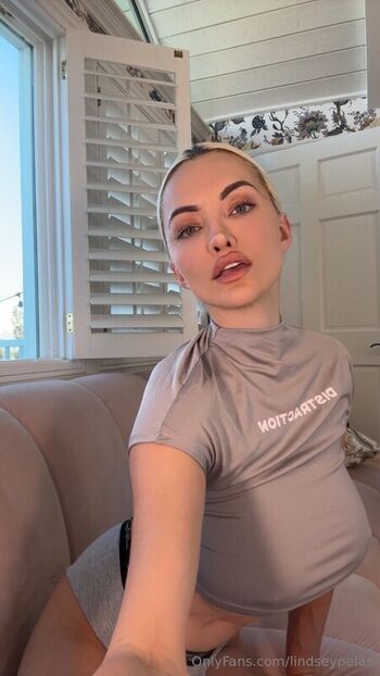 🔥 Lindsey pelas  page leaked private photo uncensored full