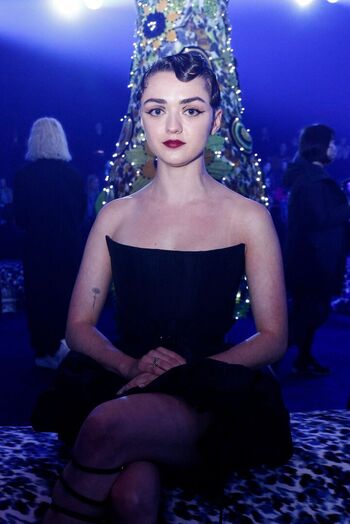 🔥 Maisie williams leaked private photo uncensored full