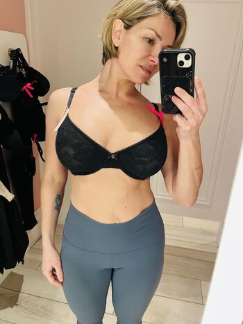 🔥 Mature women page leaked private photo uncensored full