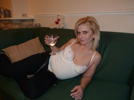 🔥 Mature women page leaked private photo uncensored full
