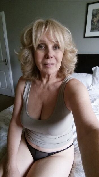 🔥 Mature women page leaked private photo uncensored full