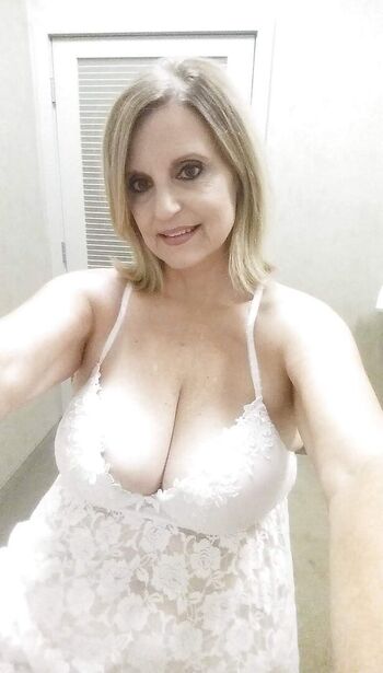🔥 Mature women page leaked private photo uncensored full
