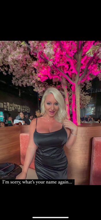 🔥 Mature women page leaked private photo uncensored full