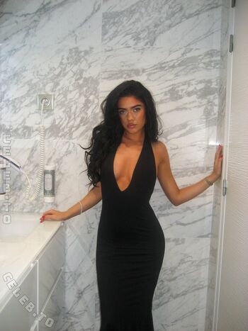 🔥 Roxanarosuu page leaked private photo uncensored full