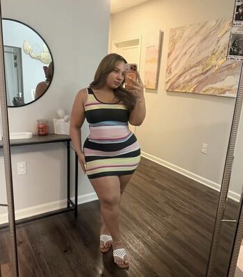 🔥 Thick baddie leaked private photo uncensored full