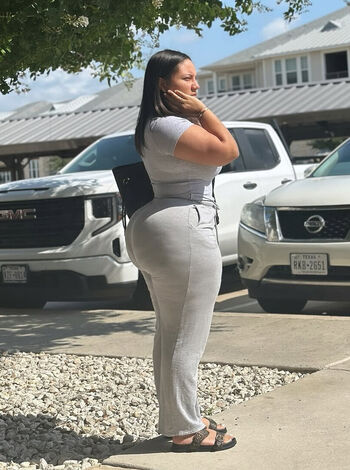 🔥 Thick baddie leaked private photo uncensored full